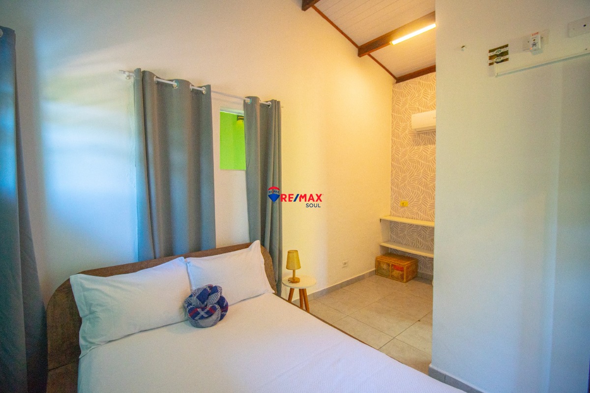 Propriedade com terreno 3.570m² com vista para o mar a 300m 