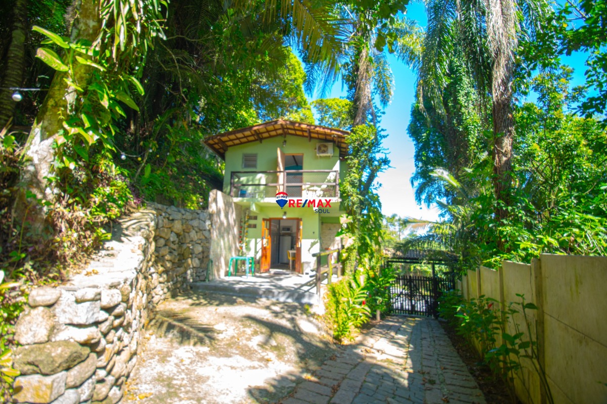 Propriedade com terreno 3.570m² com vista para o mar a 300m 
