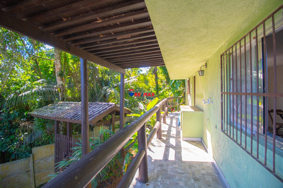 Propriedade com terreno 3.570m² com vista para o mar a 300m 