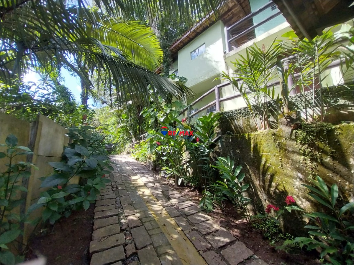 Propriedade com terreno 3.570m² com vista para o mar a 300m 