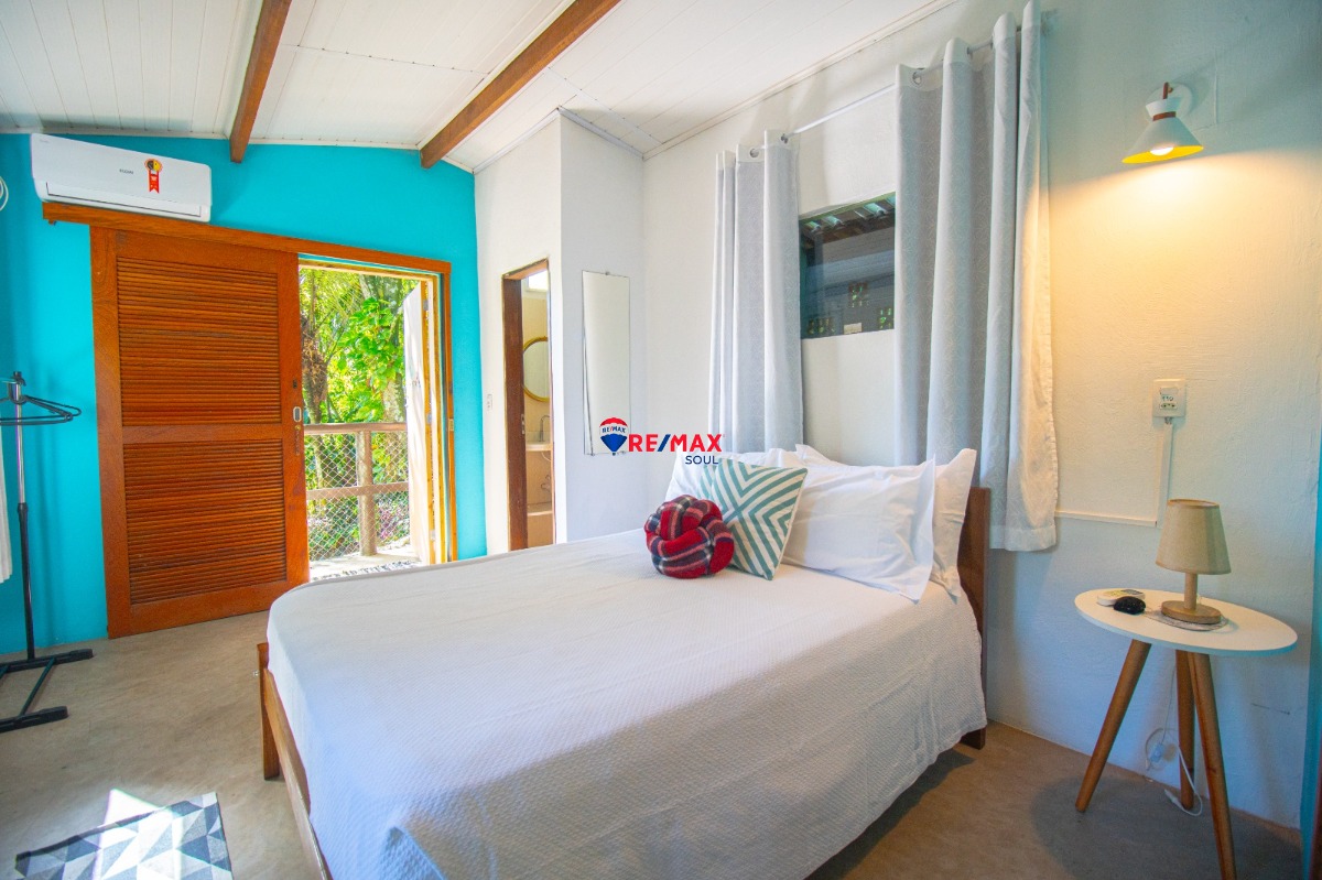 Propriedade com terreno 3.570m² com vista para o mar a 300m 