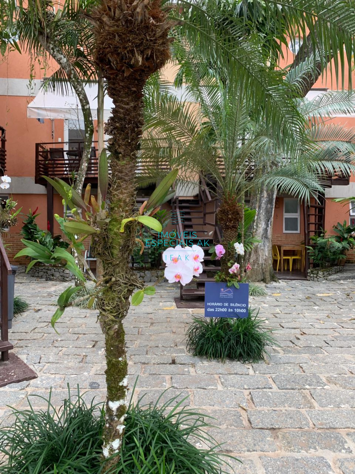Casa em condomínio a apenas 100 metros da praia em Juquehy