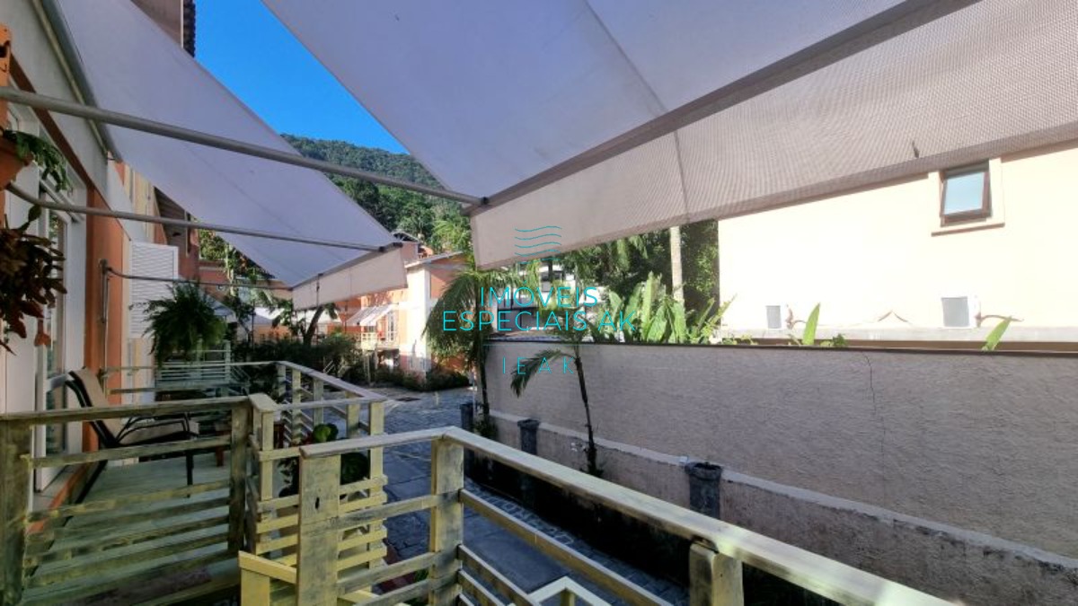 Casa em condomínio a apenas 100 metros da praia em Juquehy