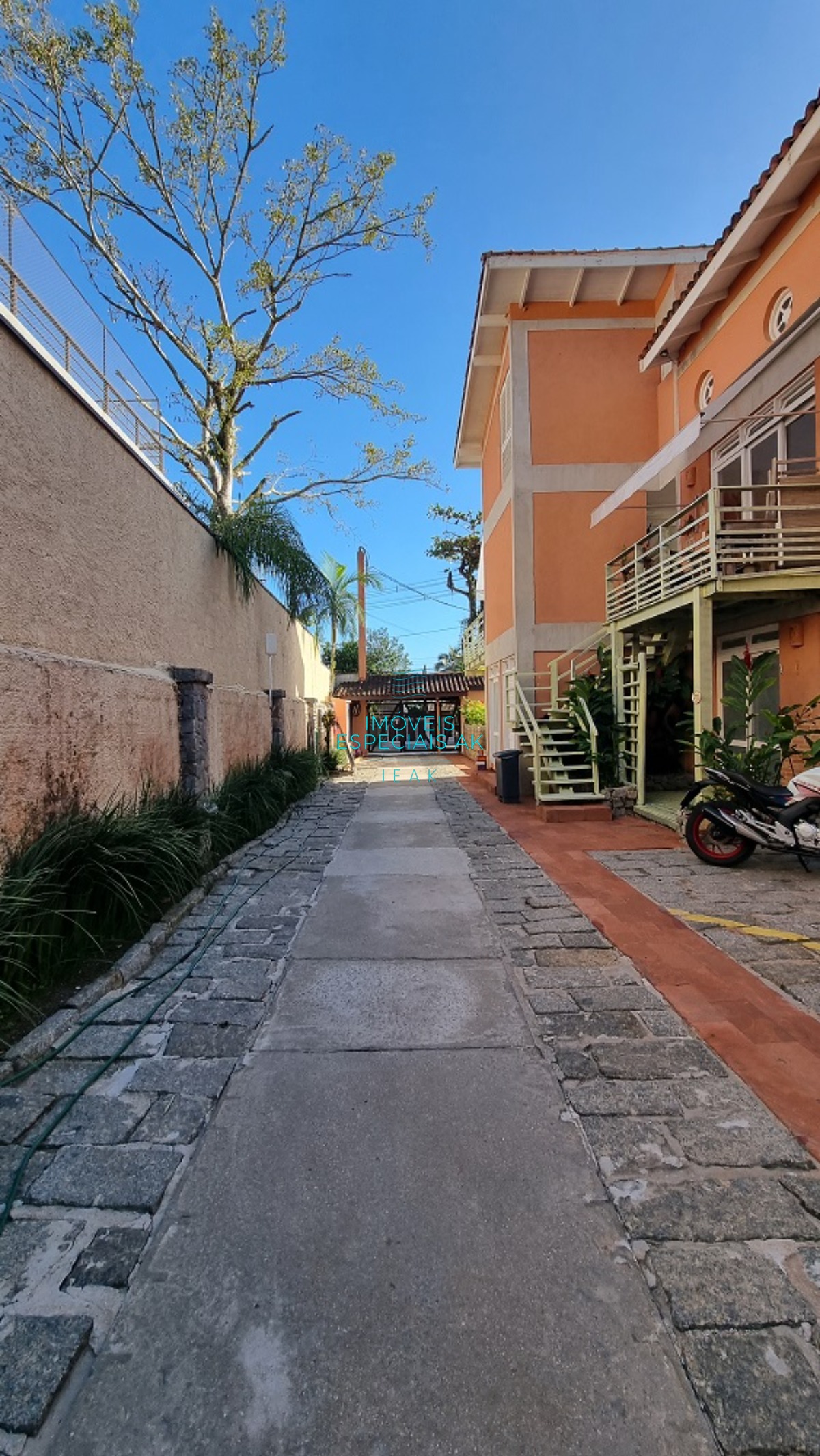 Casa em condomínio a apenas 100 metros da praia em Juquehy