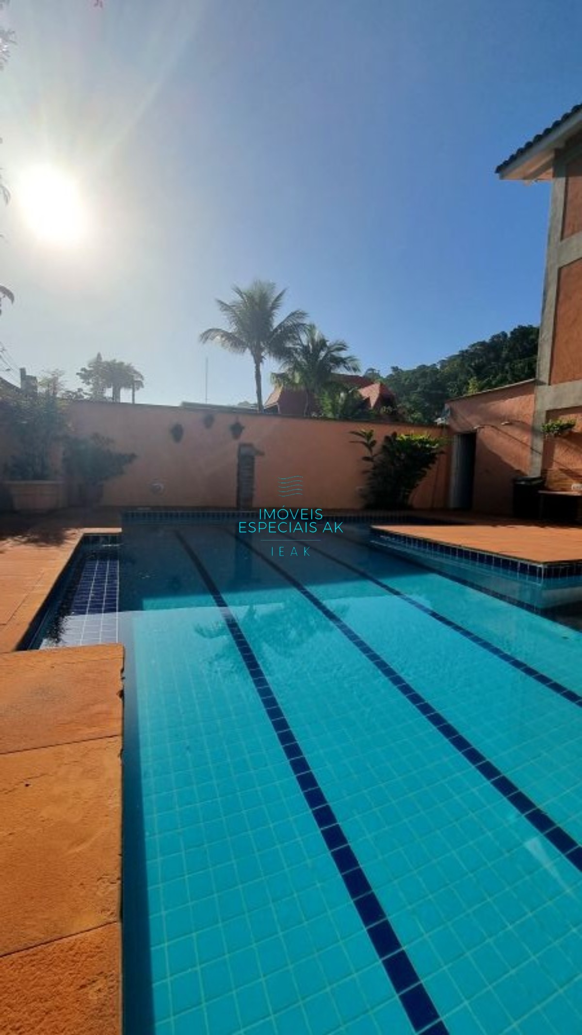 Casa em condomínio a apenas 100 metros da praia em Juquehy