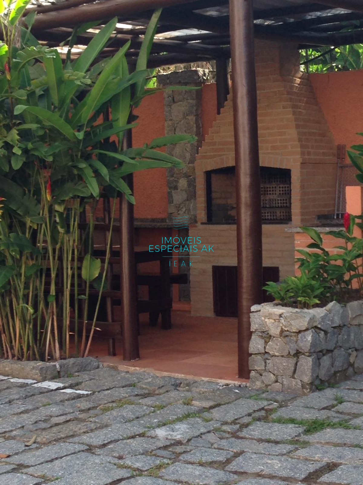 Casa em condomínio a apenas 100 metros da praia em Juquehy