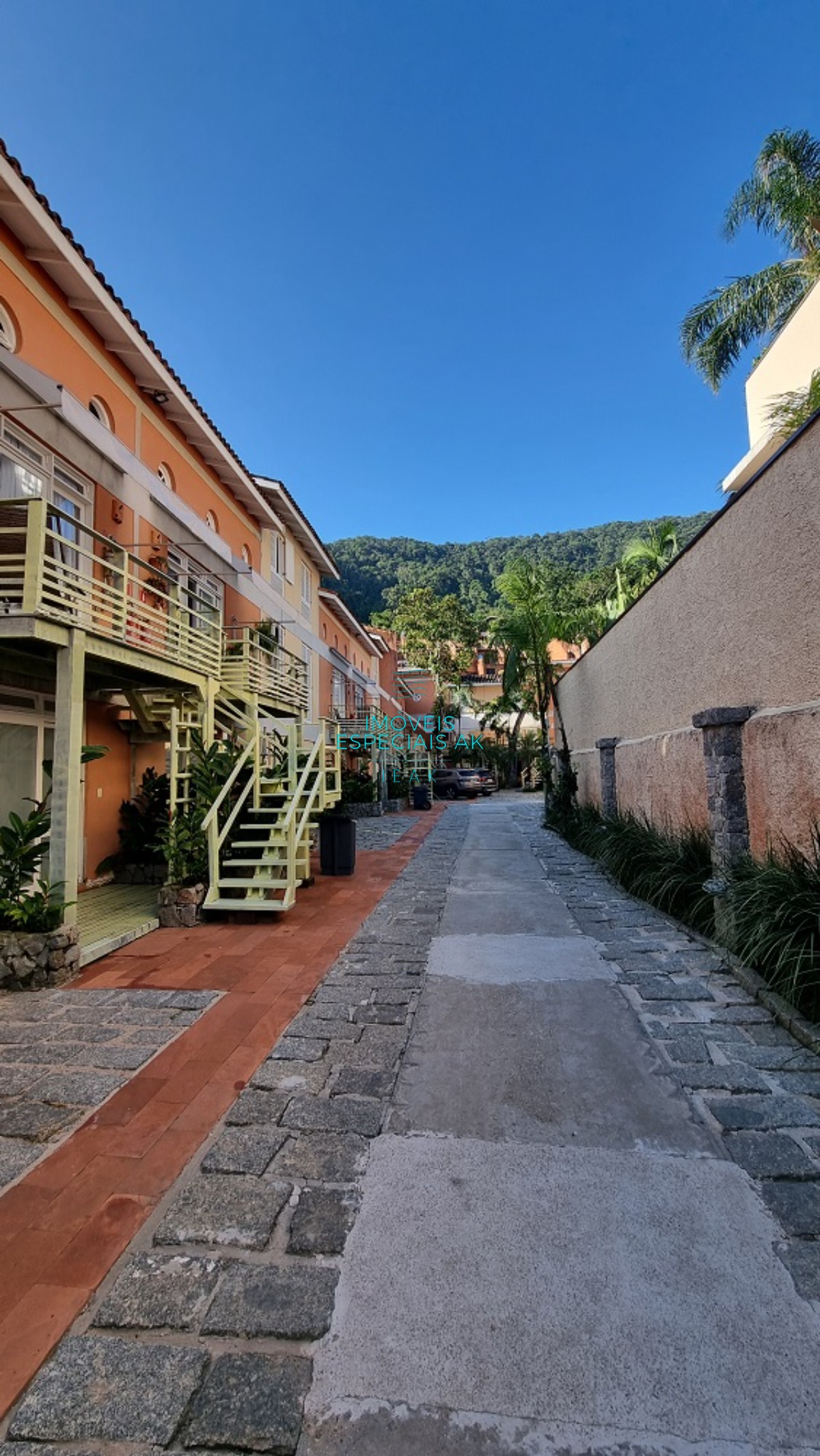 Casa em condomínio a apenas 100 metros da praia em Juquehy