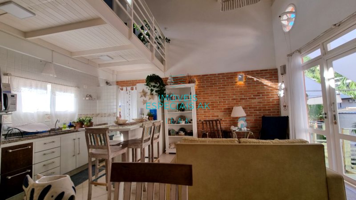 Casa em condomínio a apenas 100 metros da praia em Juquehy