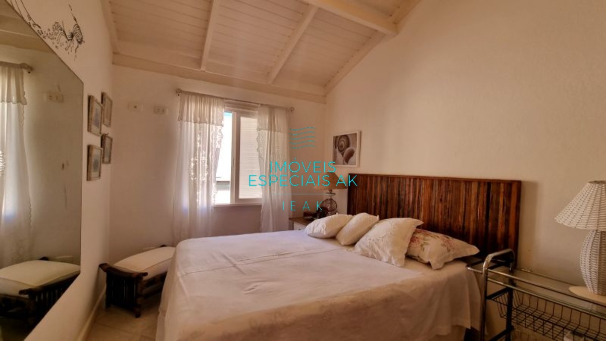Casa em condomínio a apenas 100 metros da praia em Juquehy