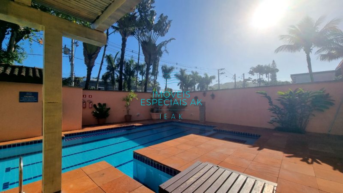 Casa em condomínio a apenas 100 metros da praia em Juquehy