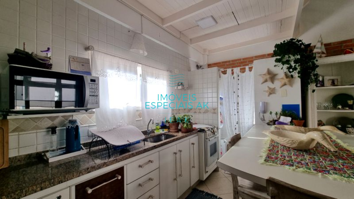 Casa em condomínio a apenas 100 metros da praia em Juquehy