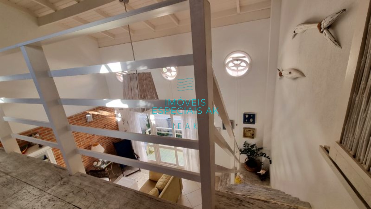Casa em condomínio a apenas 100 metros da praia em Juquehy